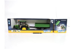 BRUDER Traktor JOHN DEERE,  5115M  z przyczepą