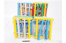 AST. HUŚTAWKA plast., bączek, 36x32x12 cm, 4 wz.