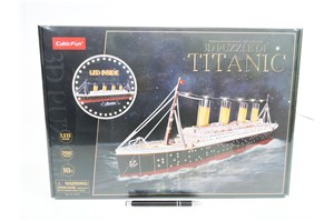 PUZZLE 3D, 246 el., Titanic, LED