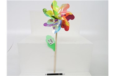 WIATRACZEK, śred.18 cm, drewniany trzonek dł.47 cm