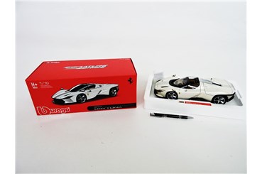 *BBURAGO metal. 1:18, Ferrari Daytona SP White