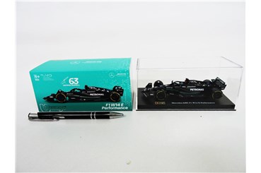 *BBURAGO metal., 1:43, RACE F1 Mercedes AMG petron