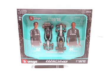 *BBURAGO metal. 1:43 MB AMG W15 2024 2pack