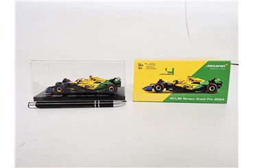 *BBURAGO metal. 1:43 Mclaren F1 MCL38, kask NORRIS
