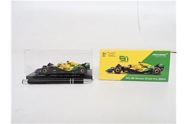 *BBURAGO metal. 1:43 Senna Mclaren F1 kask PIASTRI