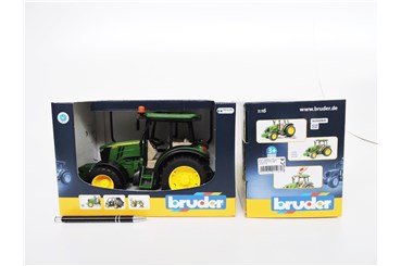 BRUDER Traktor, 1:16,  John Deere 5115M, 3+