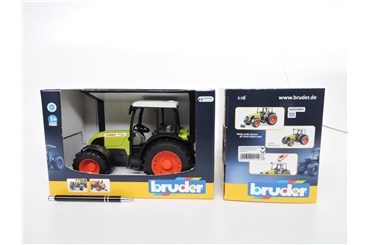 BRUDER Traktor, 1:16,  Class Nectis 267F, 3+