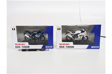 AST. MOTOCYKL 1:18 Suzuki GSX1000R,    kart.