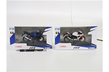AST. MOTOCYKL 1:18 Yamaha R1,   kart.