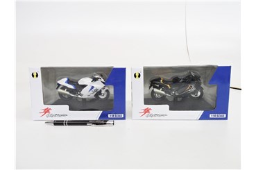 AST. MOTOCYKL 1:18 Suzuki Hayabusa,   kart.