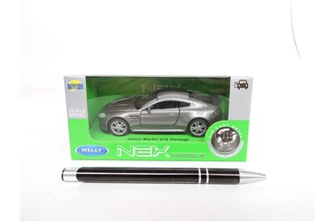WELLY 1:34 Aston Matin V12 Vantage srebrny