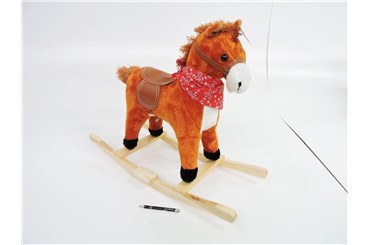 AST. KOŃ NA BIEGUNACH z chustą, 63x67x35 cm.