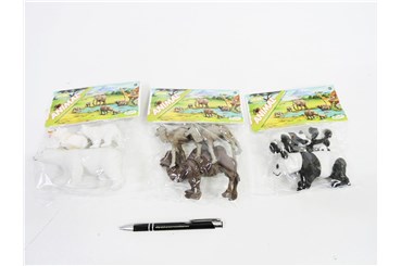 AST. Zwierzeta w folii panda i niedzwiedź, wielbła