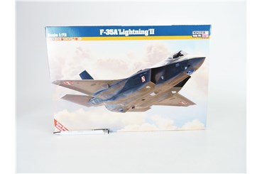 MODEL samolot, 1:72, F-35A Lightning II,     kart.