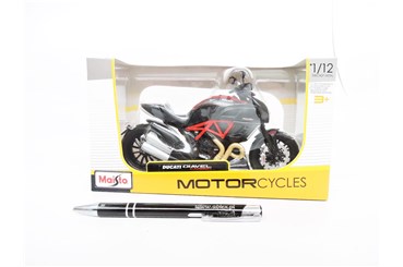 *MAISTO MOTOR, metal, 1:12, Ducati Diavel Carbon