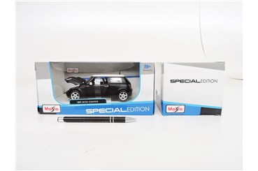 *MAISTO AUTO metal. MINI COOPER 1:24, czar.