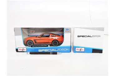 *MAISTO AUTO metal, 1:24, Ford MUSTANG BOSS 302