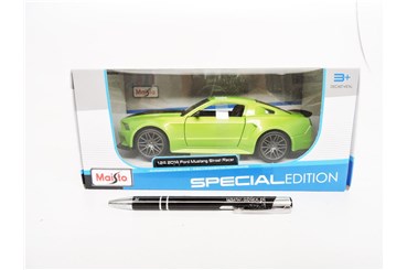 *MAISTO AUTO metal. FORD MUSTANG STREET RACER 1:24