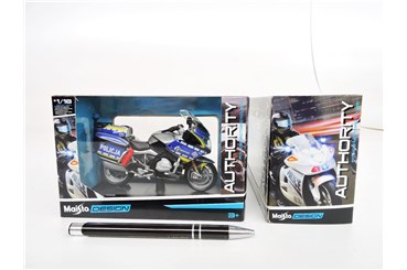 *MAISTO MOTOR metal. BMW Policja