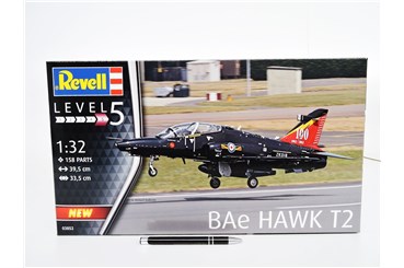 *REVELL samolot 1:32 BAE HAWK T2