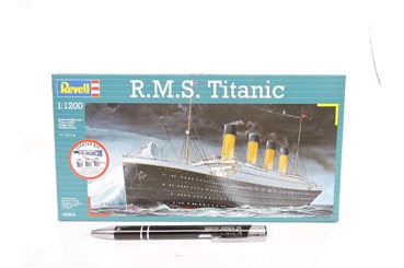 REVELL statek 1:1200 R.M.S TITANIC, zest. startowy