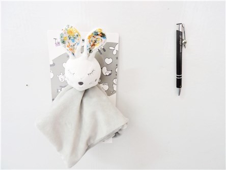 NEW BABY Miluś króliczek, szary z kwiat., 25x25 cm