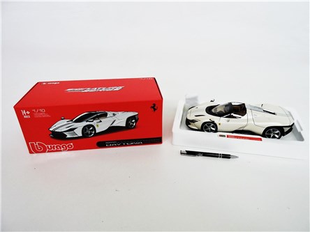 *BBURAGO metal. 1:18, Ferrari Daytona SP White