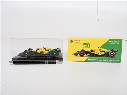 *BBURAGO metal. 1:43 Senna Mclaren F1 kask PIASTRI