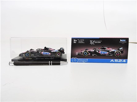 *BBURAGO metal. 1:43 Alpine A524, kask, OCON