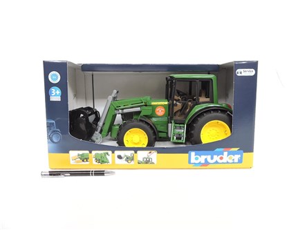 BRUDER traktor, John Deere z ład, 38 cm