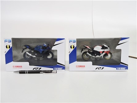 AST. MOTOCYKL 1:18 Yamaha R1,   kart.