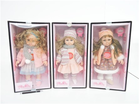 AST. LALKA dźw., 44x24x10 cm, 3 wz.,         kart.