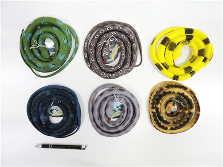 AST. WĄŻ GUMOWY 122 cm 6 kol.