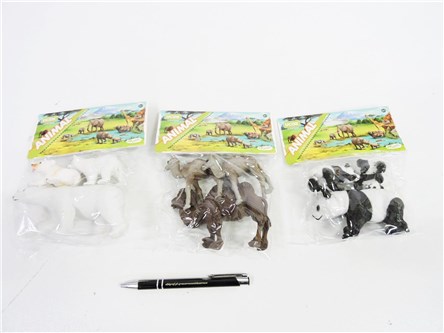 AST. Zwierzeta w folii panda i niedzwiedź, wielbła