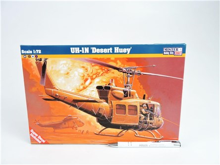 MODEL helikopter 1:72 UH-1 DESERT HUEY