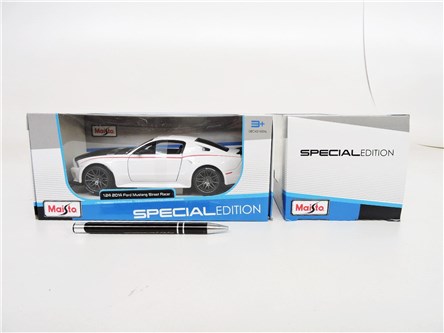 MAISTO AUTO metal. FORD MUSTANG STREET RACER 1:24