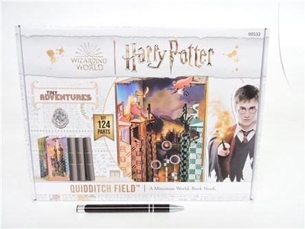 *REVELL BOOK NOOKS QUIDITCH FIELD - Harry Potter