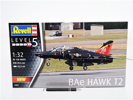 *REVELL samolot 1:32 BAE HAWK T2