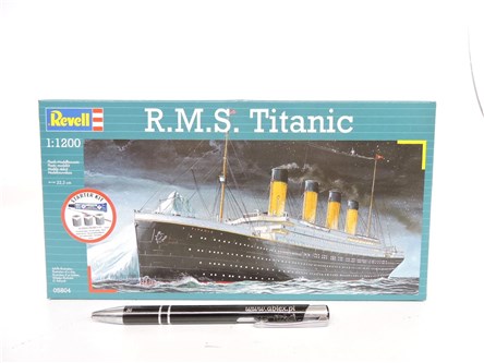 REVELL statek 1:1200 R.M.S TITANIC, zest. startowy