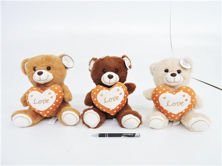 AST. PLUSZ MIŚ 22 cm, z sercem "LOVE", 3 kol.