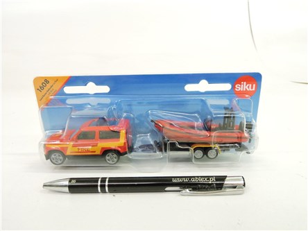 SIKU Land Rover Defender z łodzią